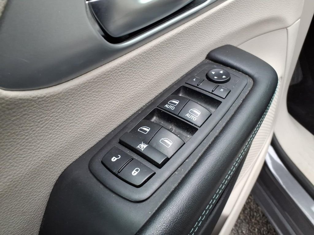 Used 2018 Chrysler Pacifica Limited w/ Advanced Safetytec Group image 16