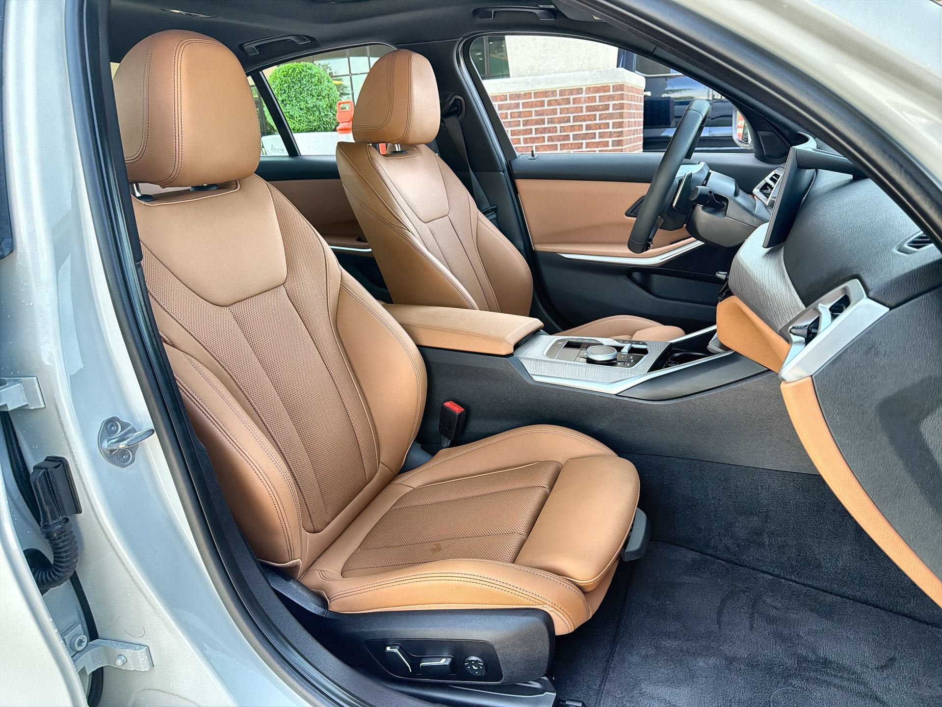 Used 2025 BMW 330i xDrive Sedan AWD/4WD image 25