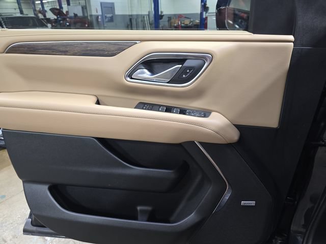 Used 2024 Chevrolet Suburban Premier w/ Premium Package AWD/4WD image 31