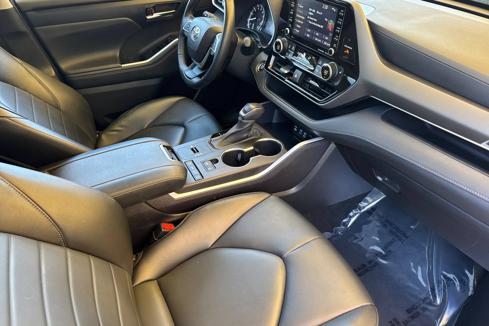 Used 2022 Toyota Highlander XLE FWD image 20