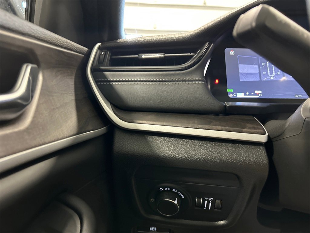 New 2026 Jeep Grand Cherokee Laredo image 18