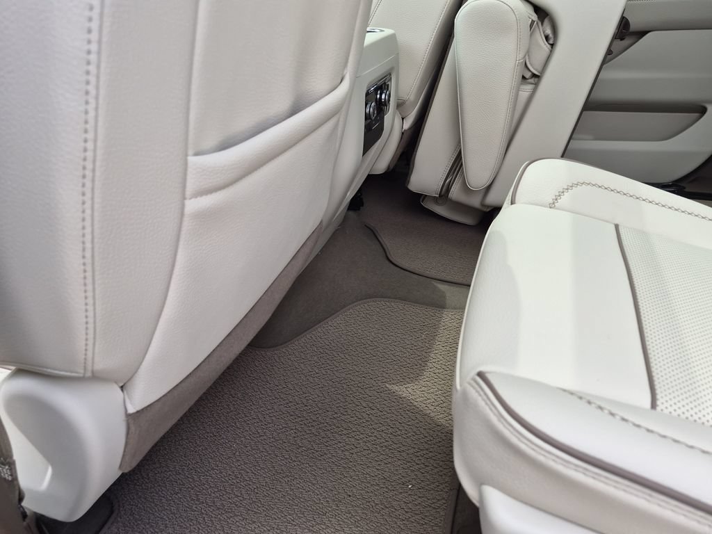 New 2026 GMC Yukon XL Denali w/ Sun & Power Step Package AWD/4WD image 39