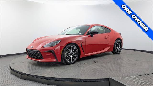 Used 2024 Toyota GR86 RWD image 2