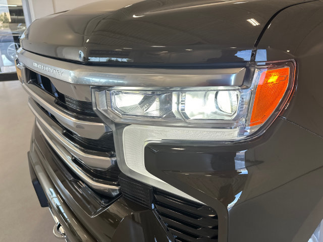 Certified 2023 Chevrolet Silverado 1500 High Country AWD/4WD image 9
