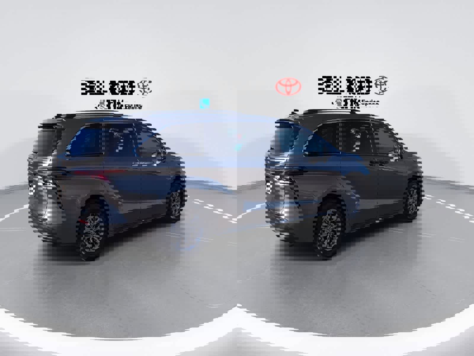 Used 2024 Toyota Sienna XLE image 9