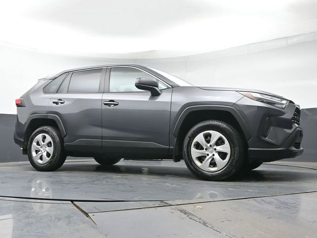 Used 2023 Toyota RAV4 LE AWD/4WD image 31
