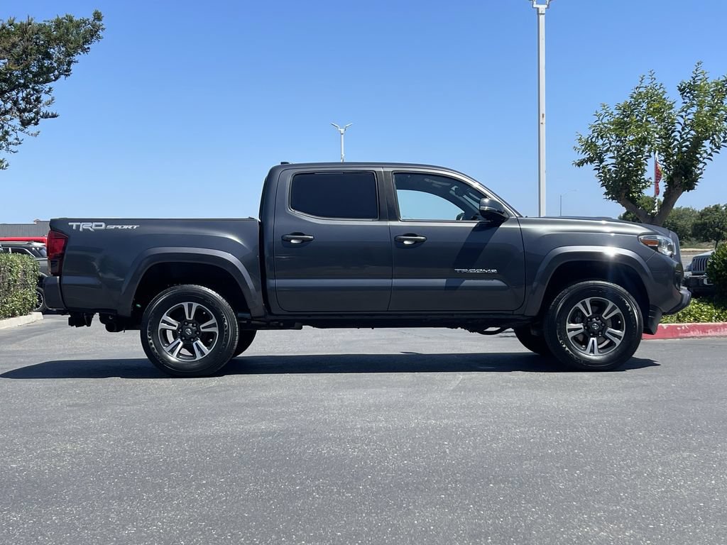 Used 2019 Toyota Tacoma TRD Sport w/ Technology Package RWD image 5