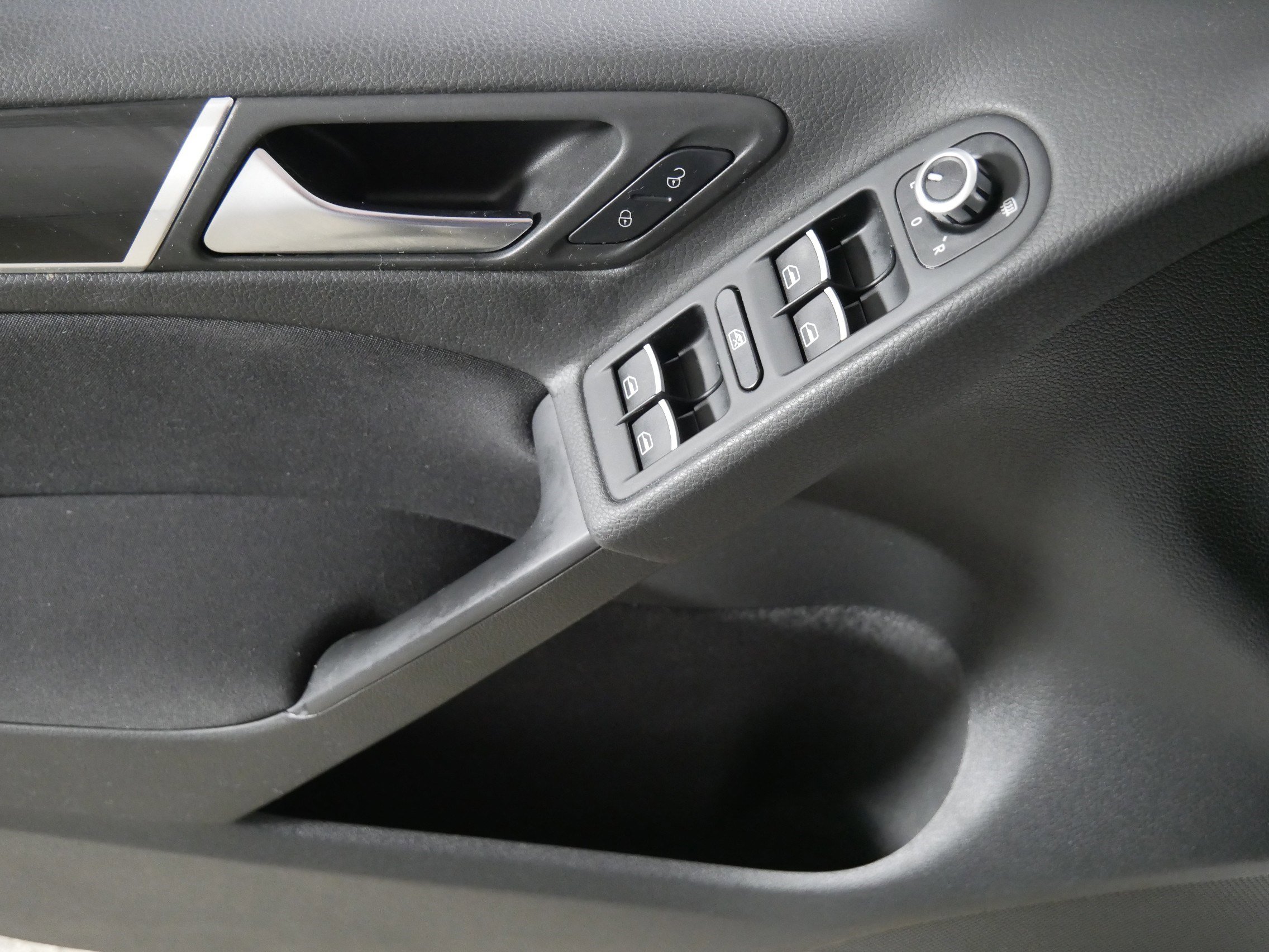 Used 2010 Volkswagen GTI 4-Door image 19