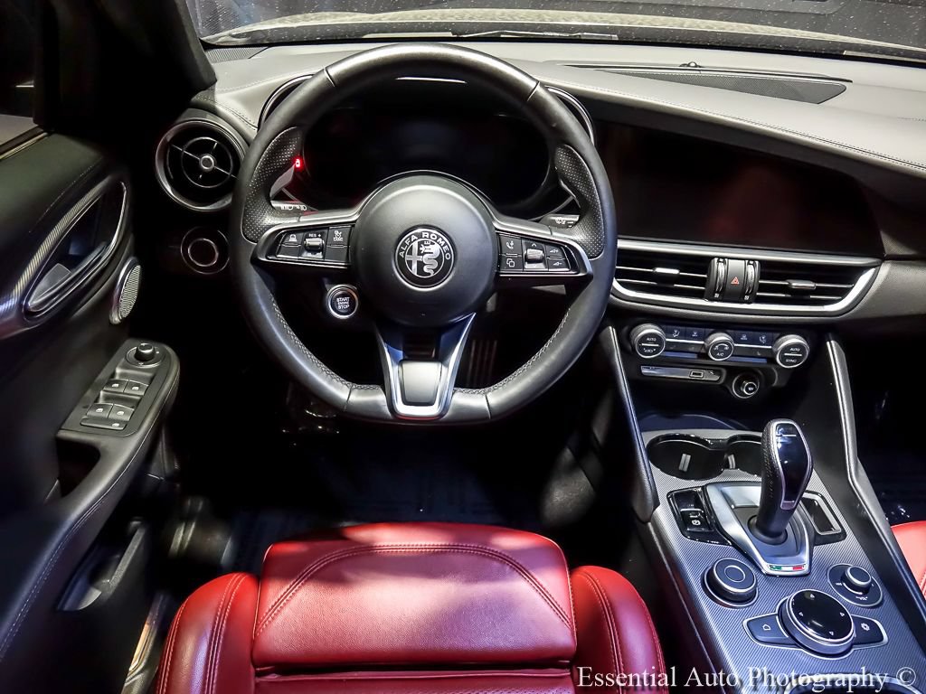 Used 2024 Alfa Romeo Giulia Veloce AWD/4WD image 17