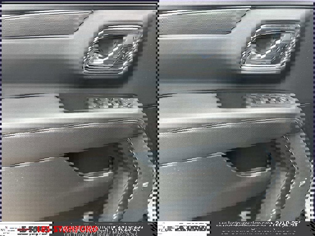 Used 2023 GMC Yukon AT4 w/ Technology Package image 18