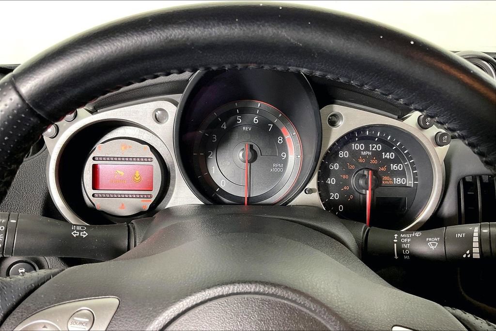 Used 2014 Nissan 370Z Coupe RWD image 28