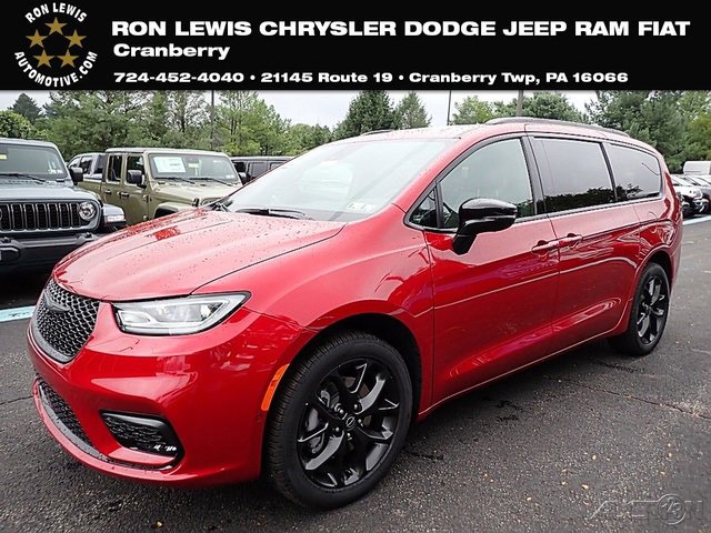 New 2026 Chrysler Pacifica Limited image 1