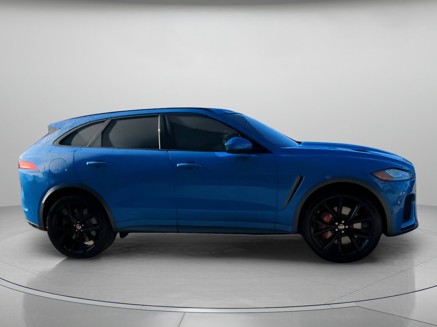 Used 2020 Jaguar F-PACE SVR image 33