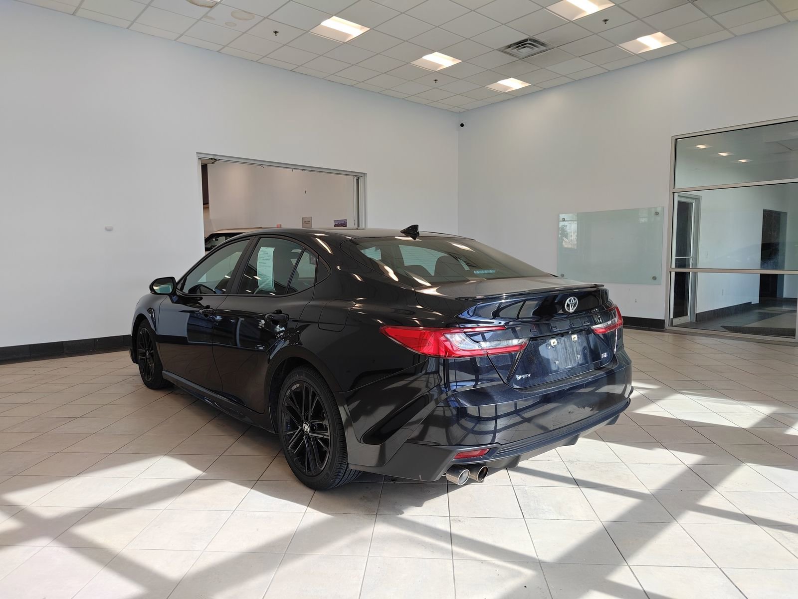 Used 2025 Toyota Camry SE image 5