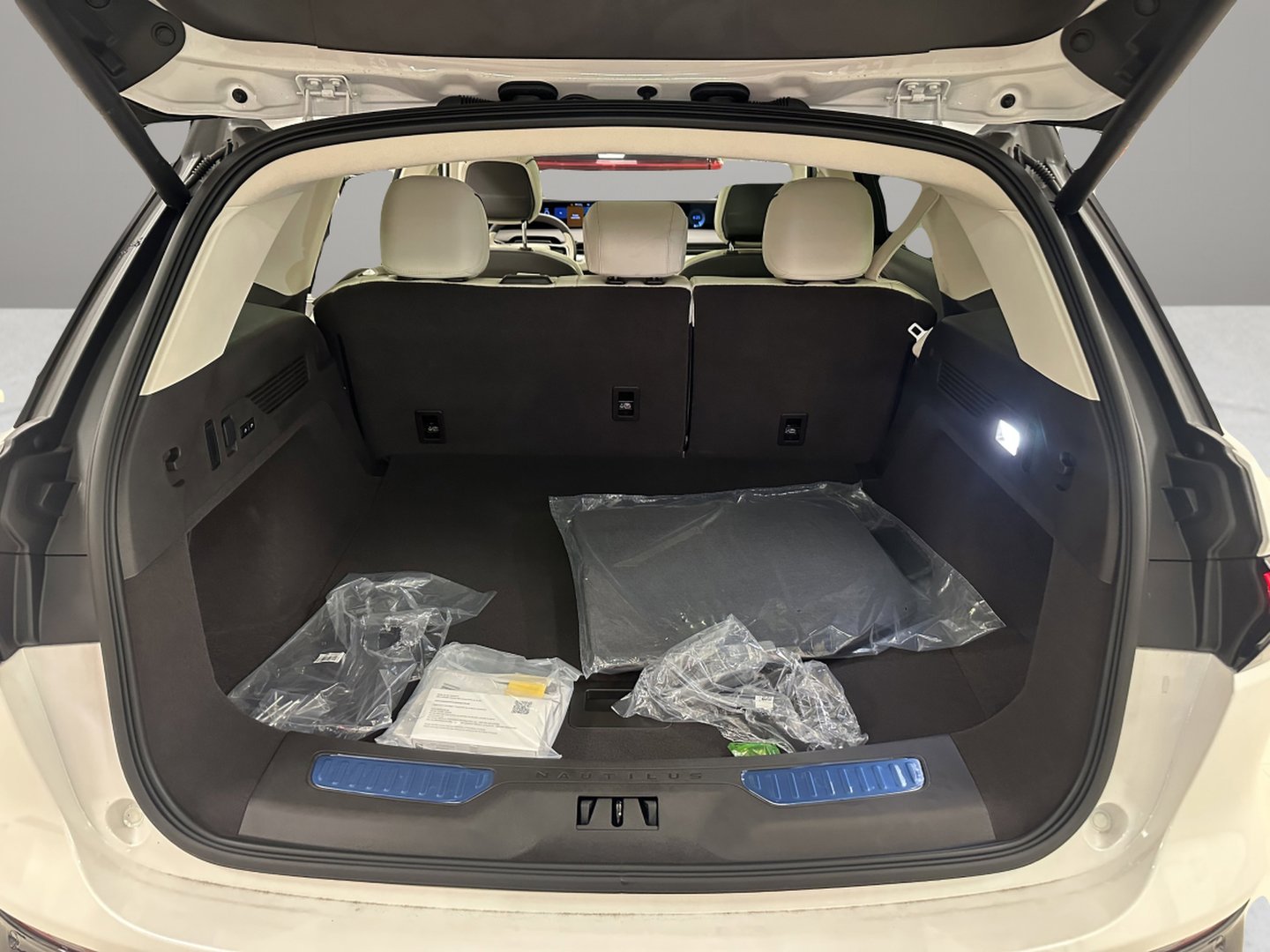 New 2025 Lincoln Nautilus Black Label image 7