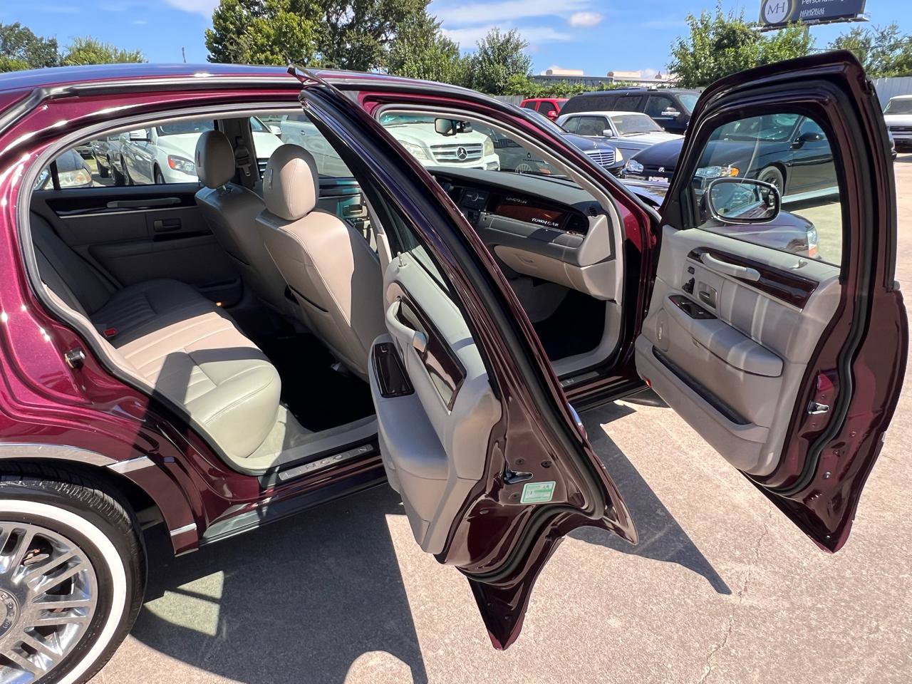 Used 2006 Lincoln Town Car Signature RWD image 73
