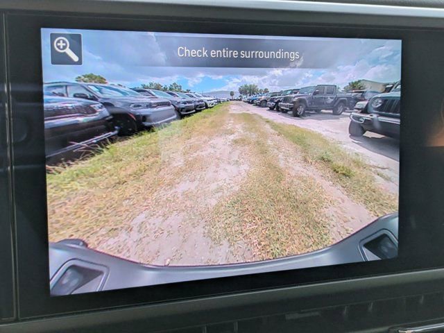 Used 2025 Jeep Gladiator Sport image 19