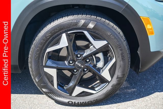 Certified 2025 Kia Seltos EX FWD image 11