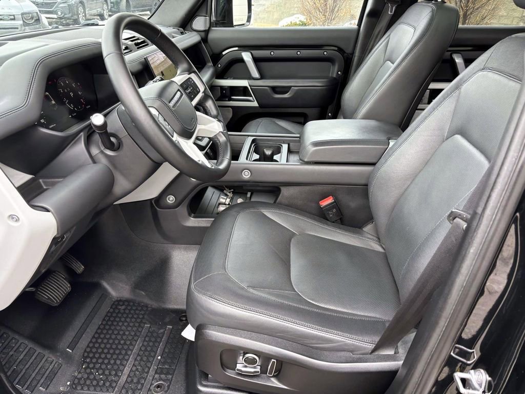 Used 2023 Land Rover Defender 130 X-Dynamic SE image 10