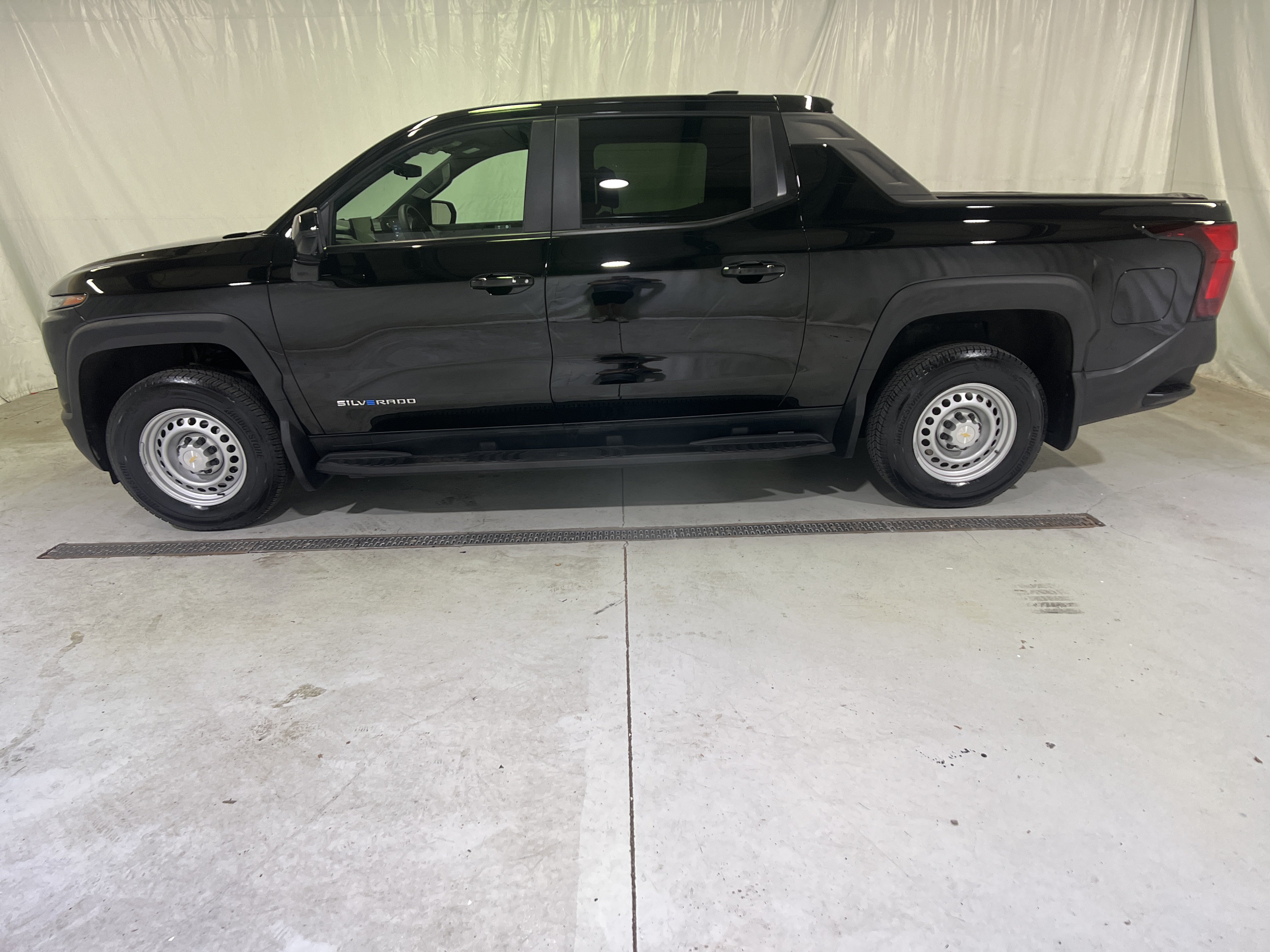 Used 2025 Chevrolet Silverado EV W/T AWD/4WD image 7