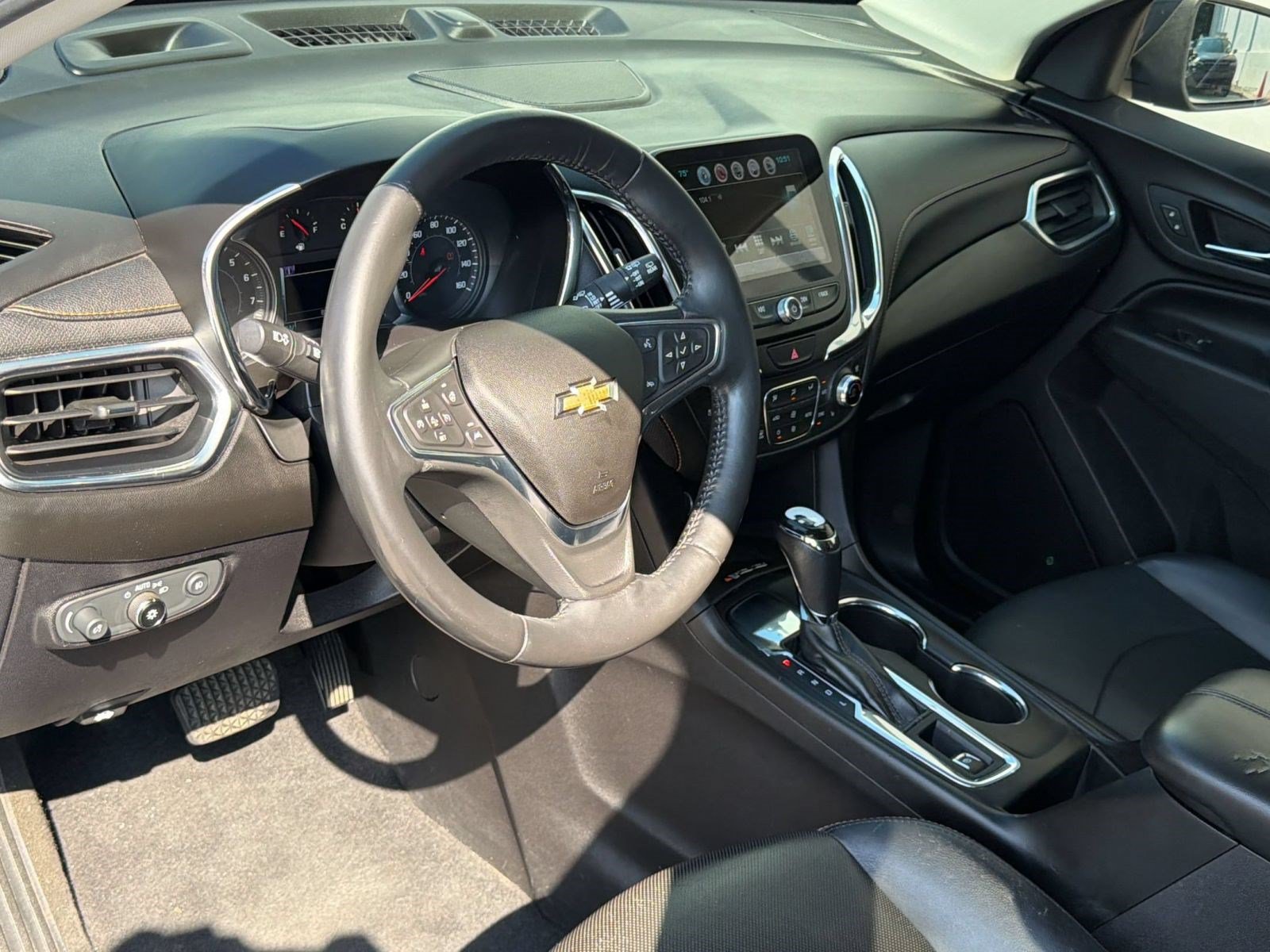 Used 2018 Chevrolet Equinox Premier FWD image 4