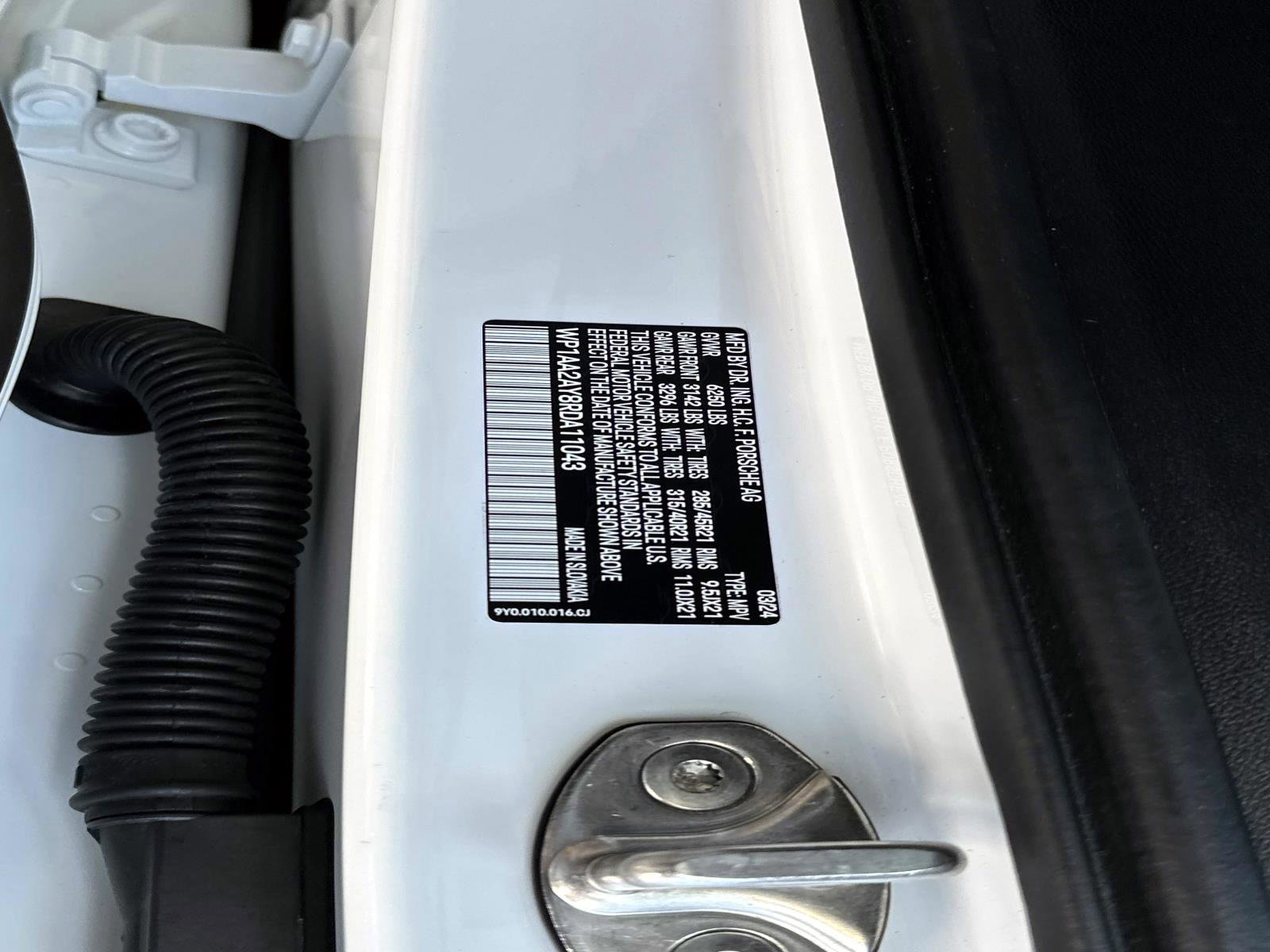 Used 2024 Porsche Cayenne image 31