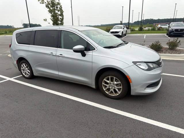 Used 2023 Chrysler Voyager LX FWD image 12