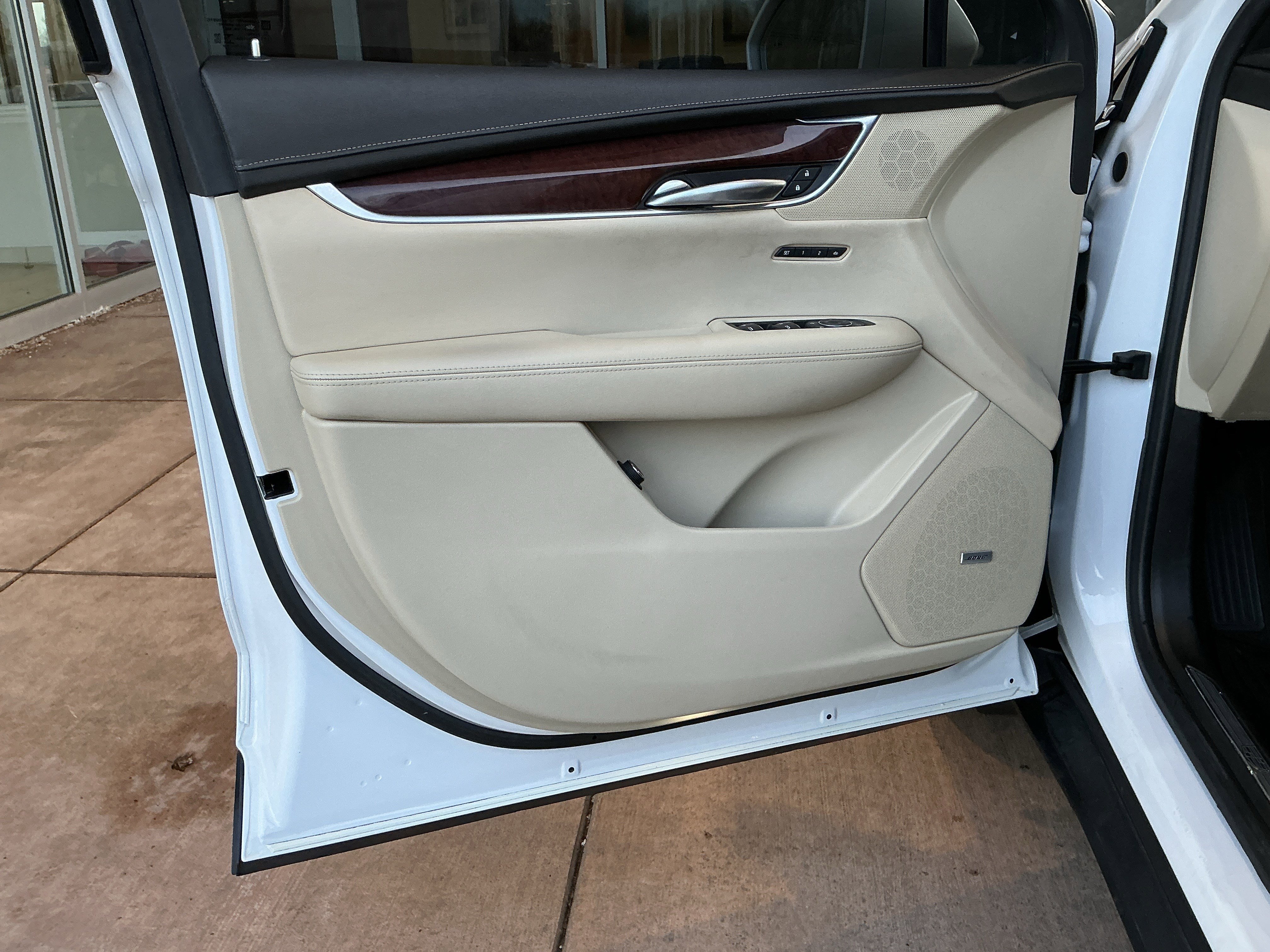 Used 2018 Cadillac XT5 Luxury w/ Driver Awareness Package image 14