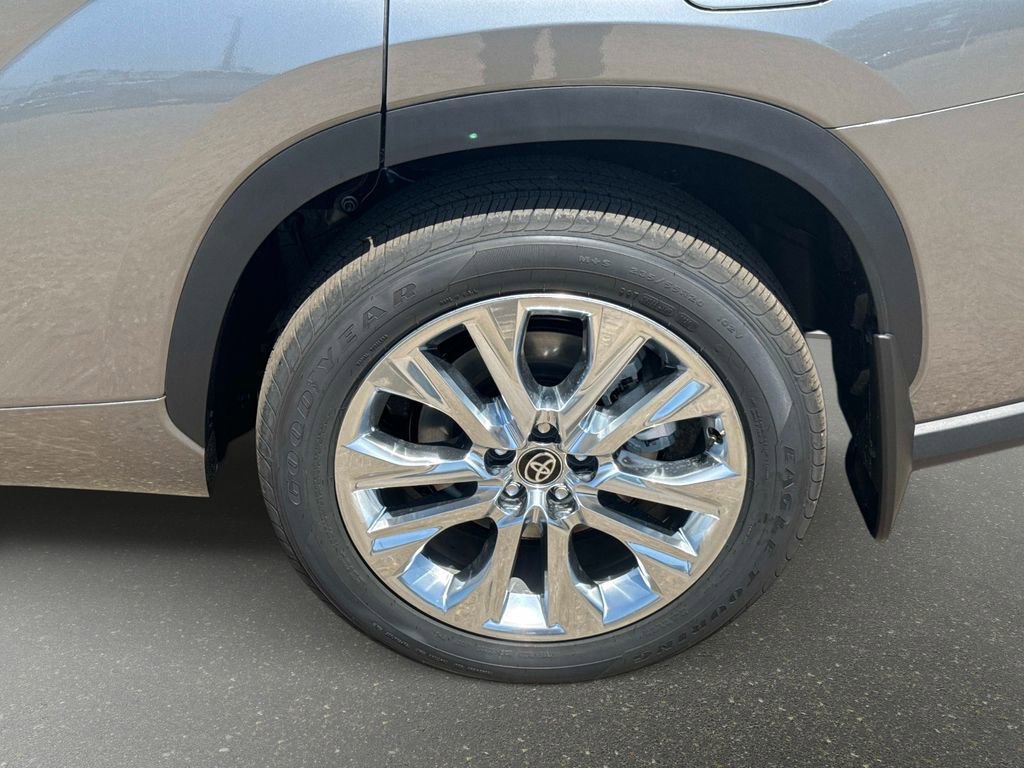 New 2026 Toyota Highlander Limited image 10