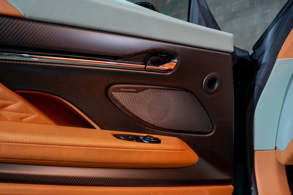 Used 2024 Aston Martin DB12 Coupe image 28