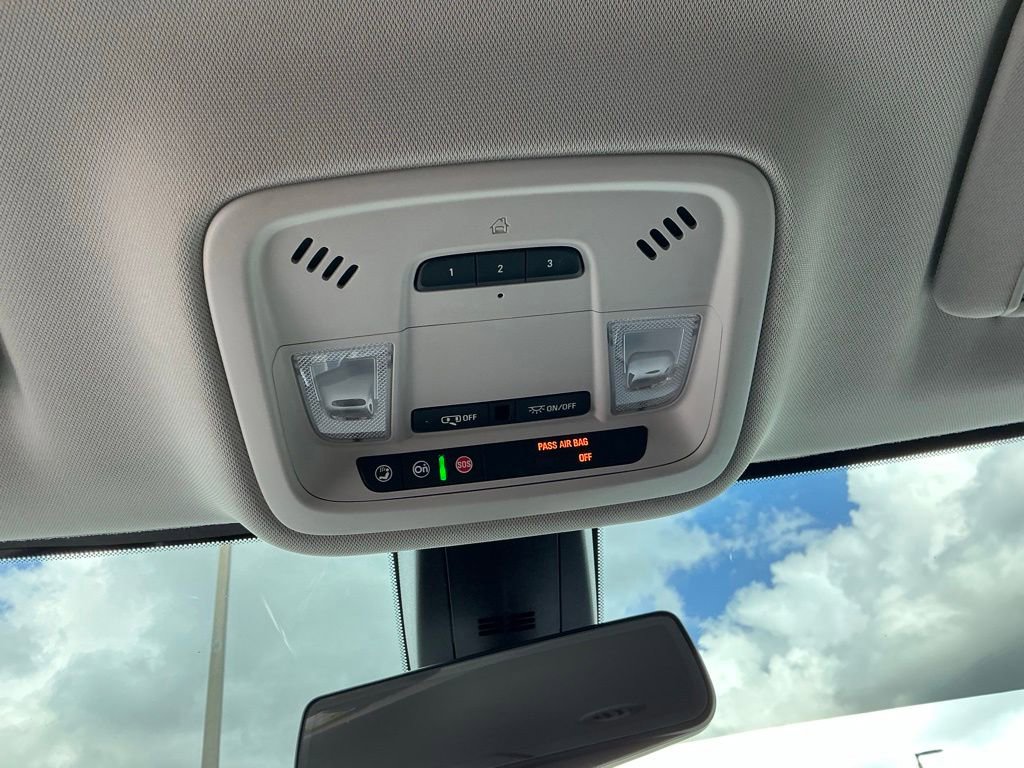 Used 2020 Chevrolet Traverse Premier FWD image 41