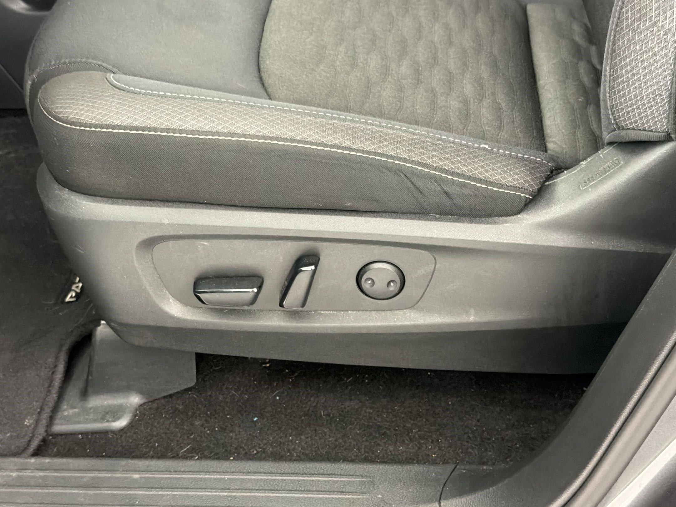 Used 2024 Nissan Pathfinder SV FWD image 13