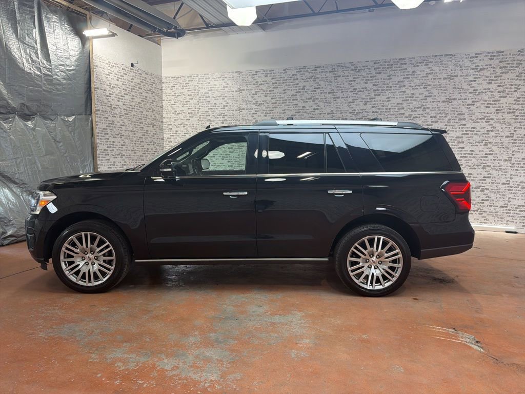 Used 2024 Ford Expedition Limited image 4