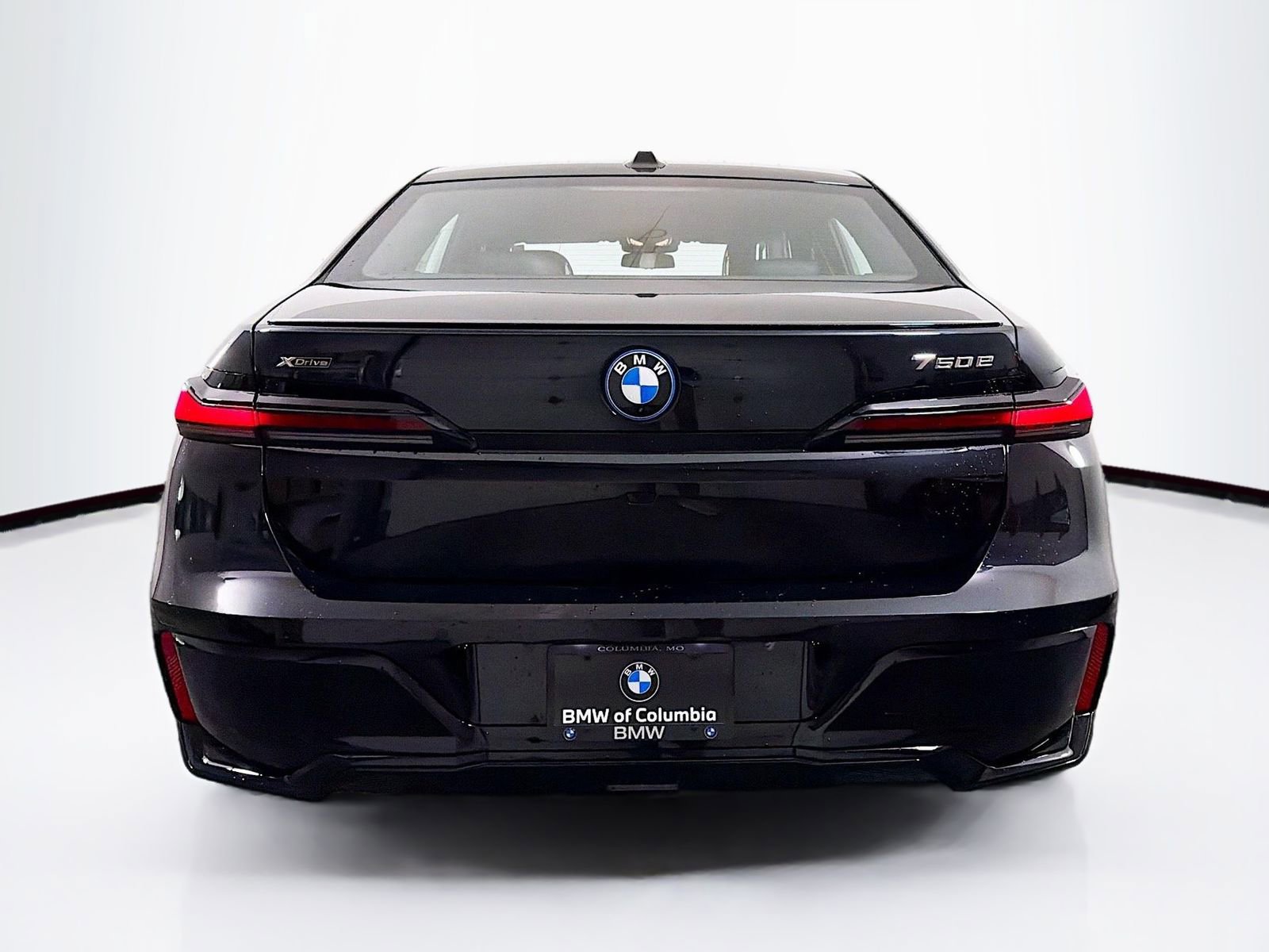 New 2026 BMW 750e xDrive image 6