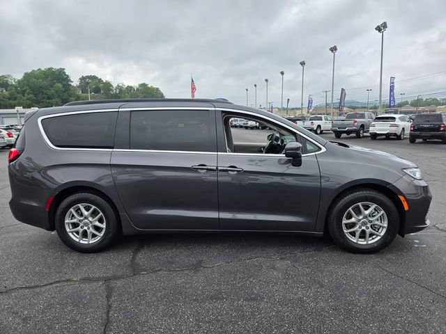 Used 2022 Chrysler Pacifica Touring-L FWD image 9