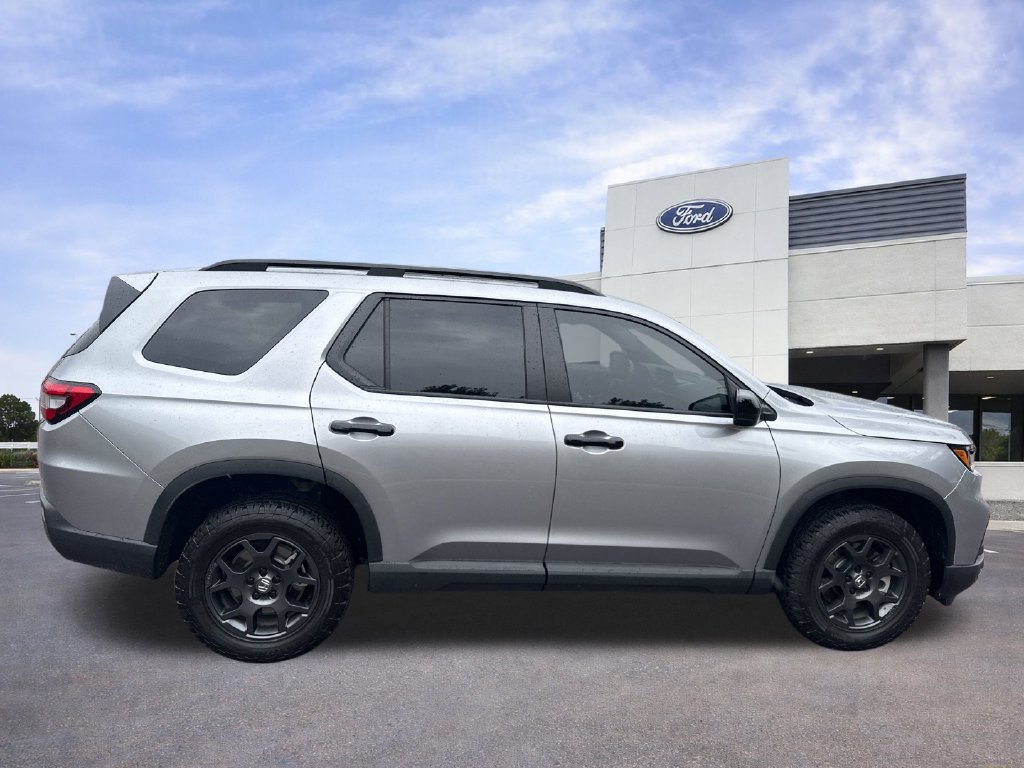 Used 2025 Honda Pilot TrailSport image 9