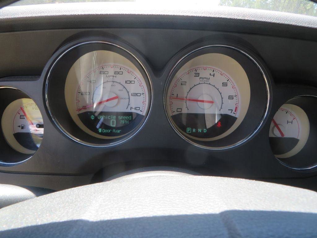 Used 2013 Dodge Challenger SXT image 15