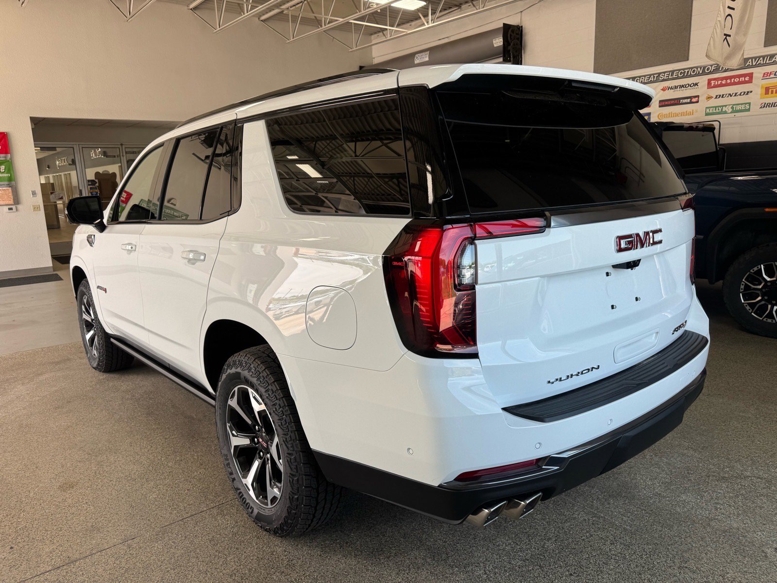 New 2026 GMC Yukon AT4 w/ AT4 Premium Package AWD/4WD image 7