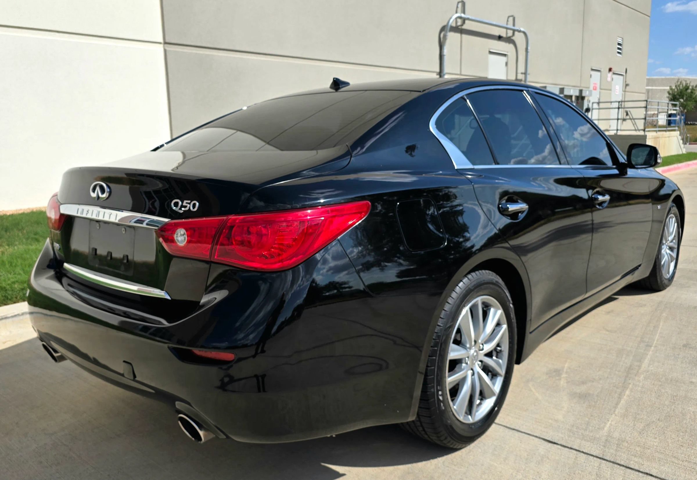 Used 2015 INFINITI Q50 Premium w/ Navigation Package AWD/4WD image 7
