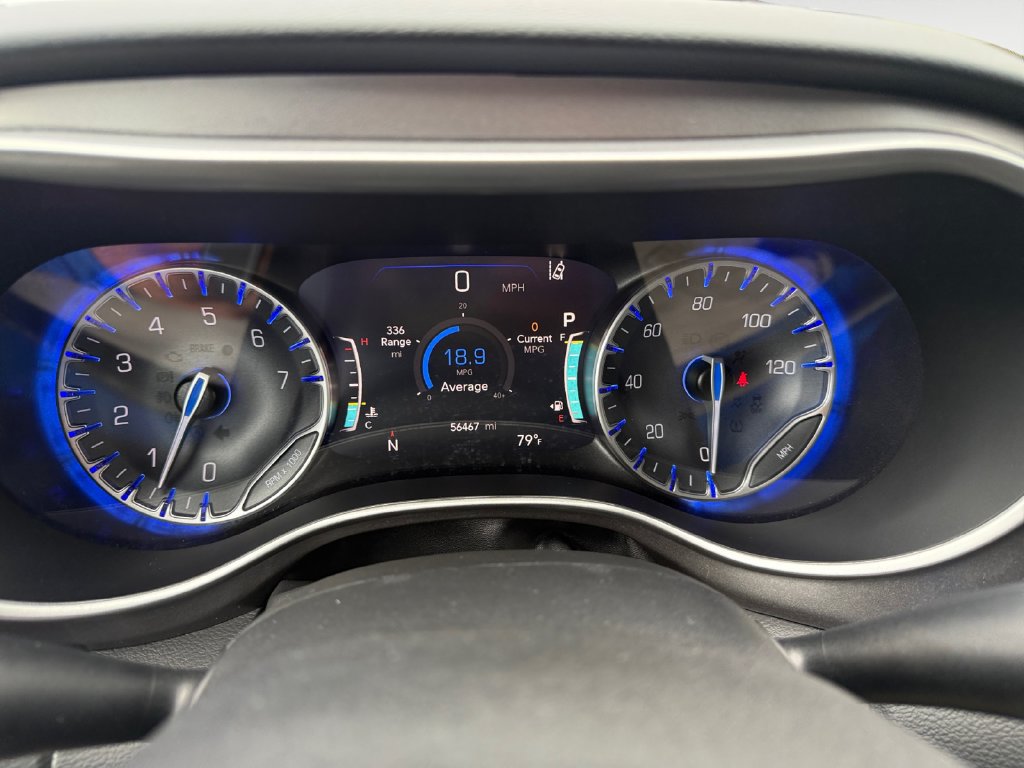 Used 2023 Chrysler Pacifica Touring-L FWD image 17