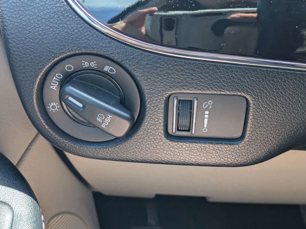 Used 2019 Dodge Grand Caravan SXT image 23