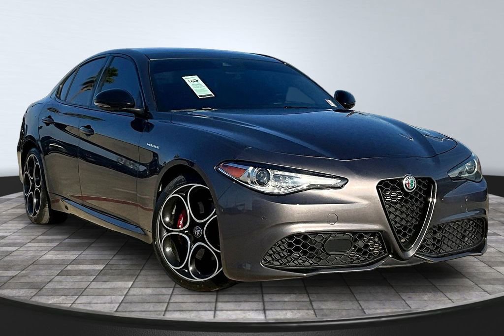 Used 2022 Alfa Romeo Giulia Veloce RWD image 4