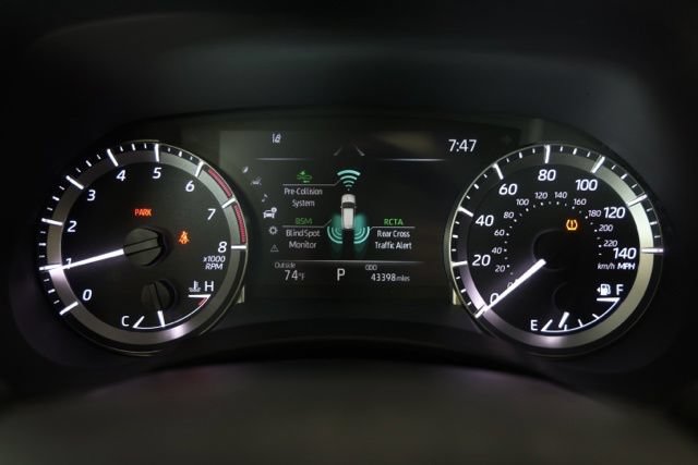 Used 2024 Toyota Highlander XSE FWD image 28