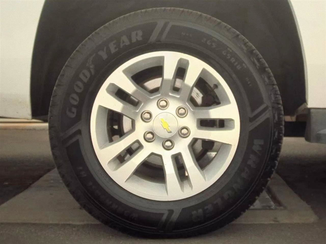 Used 2015 Chevrolet Suburban LT RWD image 11