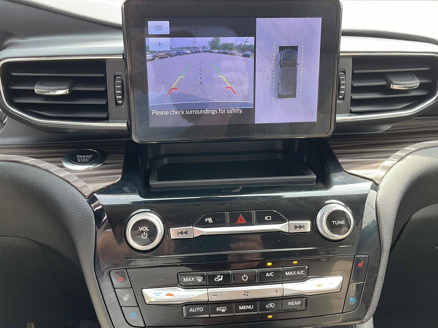 Used 2023 Ford Explorer Limited image 18