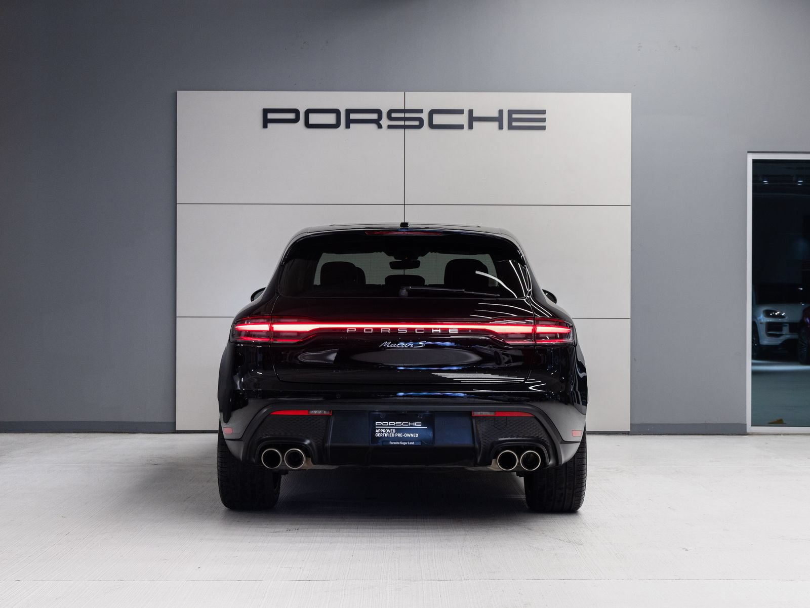 Certified 2023 Porsche Macan S AWD/4WD image 6