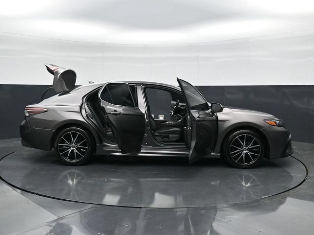 Used 2022 Toyota Camry SE FWD image 48