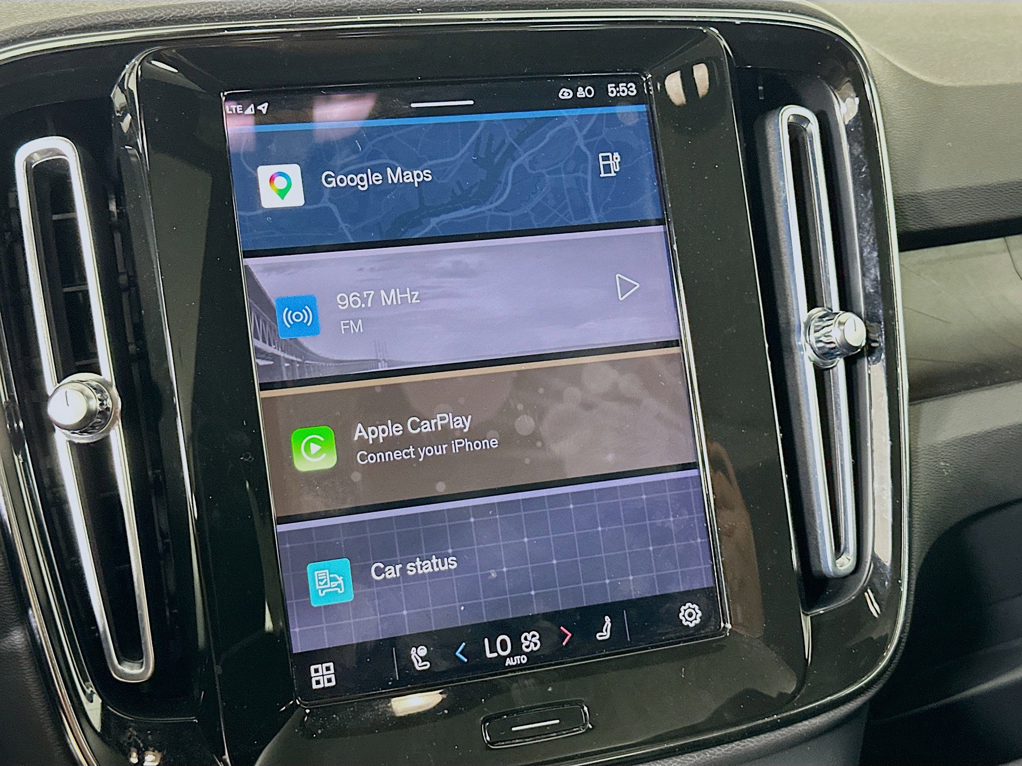 Used 2023 Volvo C40 P8 Recharge Plus w/ Climate Package image 21