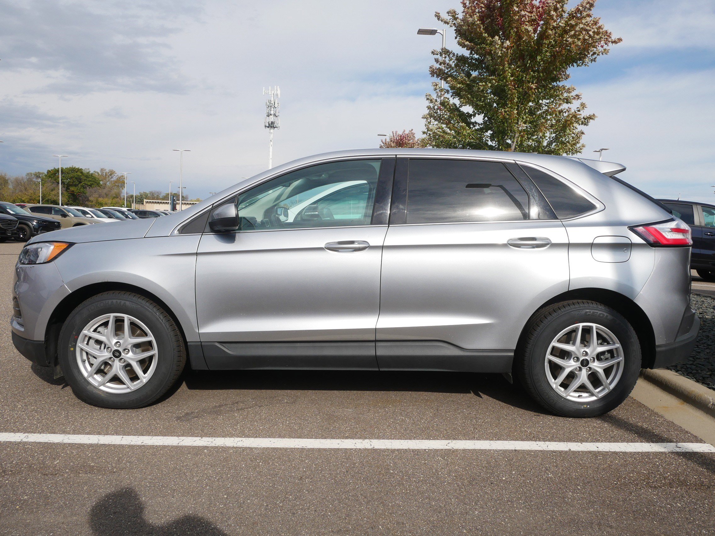 Used 2024 Ford Edge SEL image 3