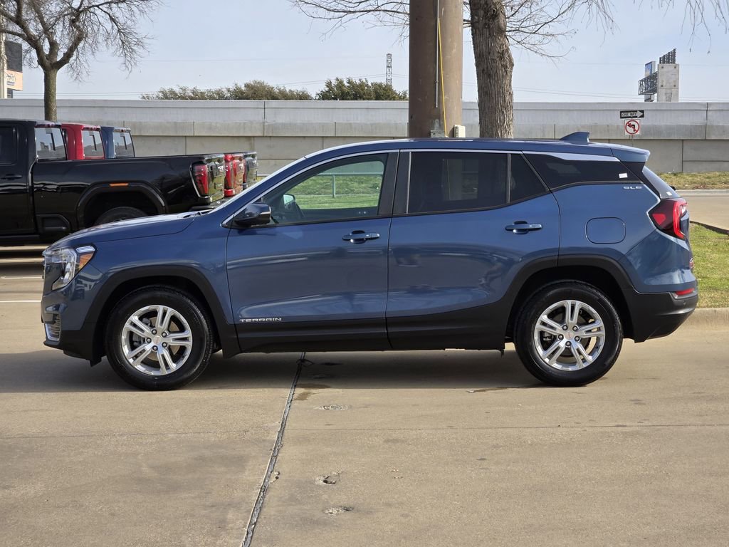 Used 2024 GMC Terrain SLE w/ Fleet Convenience Package image 4